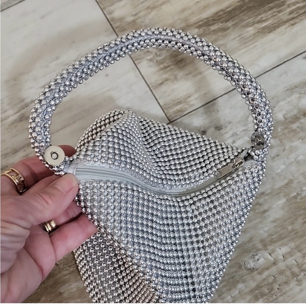 NWOT Jessica McClintock Silver Beaded TRIANGLE MESH BAG! - Picture 6 of 14